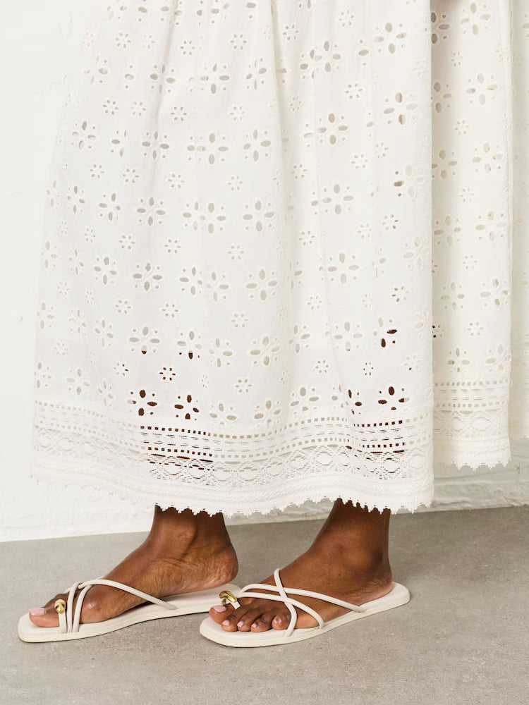FatFace Winnie Broderie Midi Skirt in White (Surplus - New)