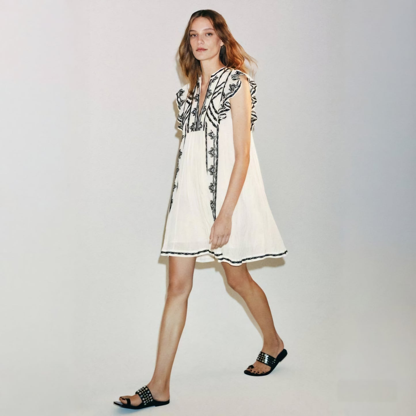 Zara (surplus)CONTRAST EMBROIDERY DRESS